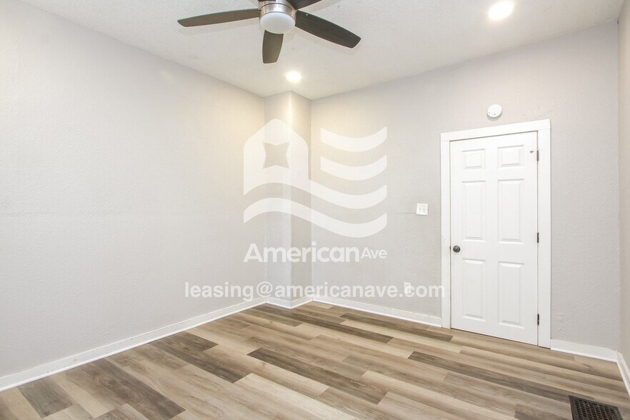 Building Photo - 1732 Draper St