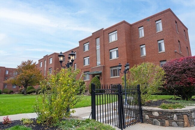 Building Photo - 20 Ashland St