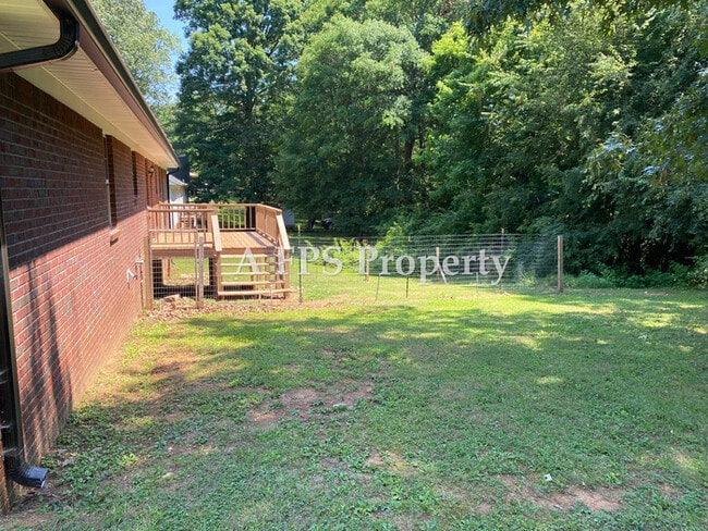 Building Photo - 184 Pine St SW