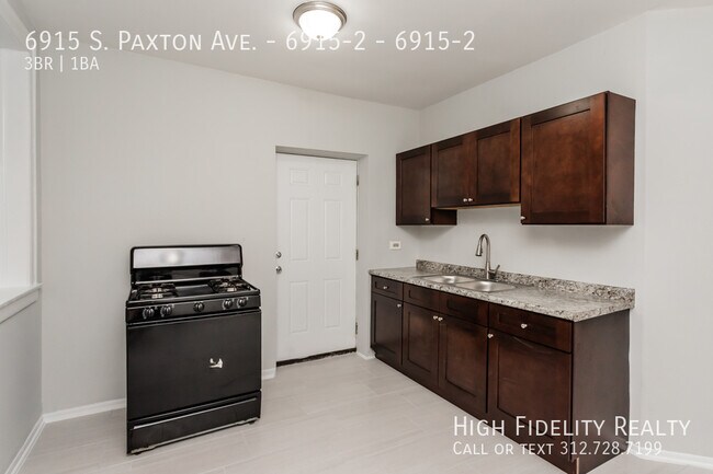 Building Photo - 6915 S Paxton Ave