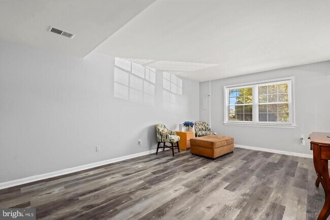 Building Photo - 9904 Hagel Cir