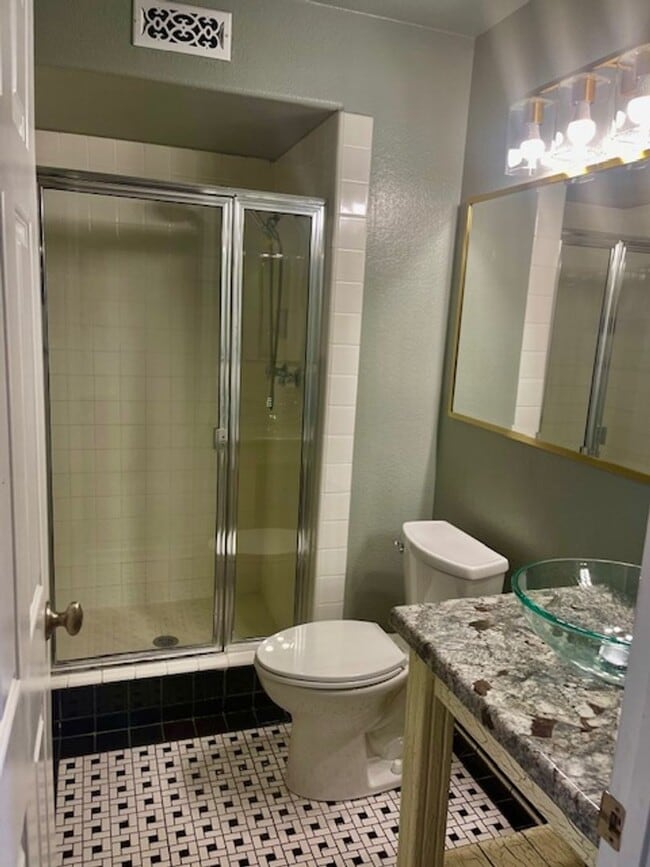 Building Photo - Great Escondido Rental