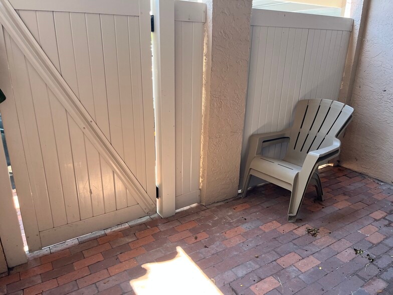 Patio - 6150 Gulfport Blvd S