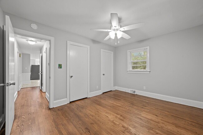 Building Photo - 2405 Jefferson Dr