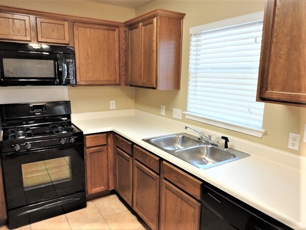 Building Photo - 200 Bailey Loop