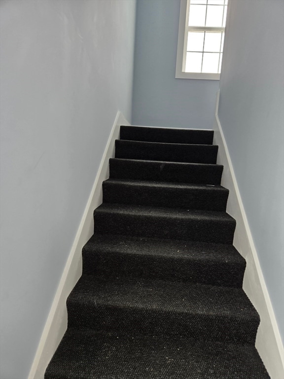 Building Photo - 715 River St