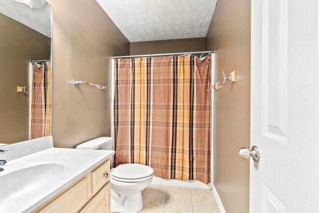 Building Photo - 4264 Live Oak Dr