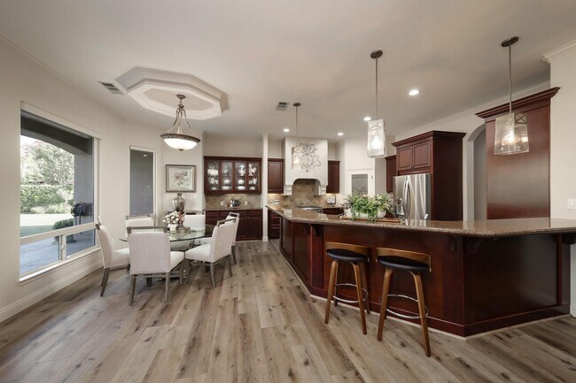 Building Photo - 2510 Tiverton Dr