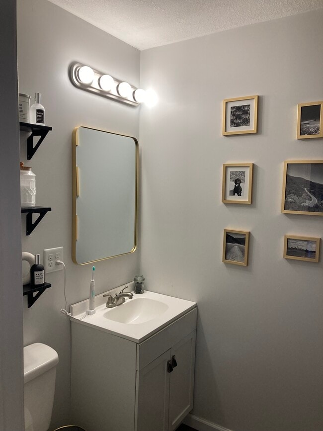 Building Photo - Laurel Flats LLC.