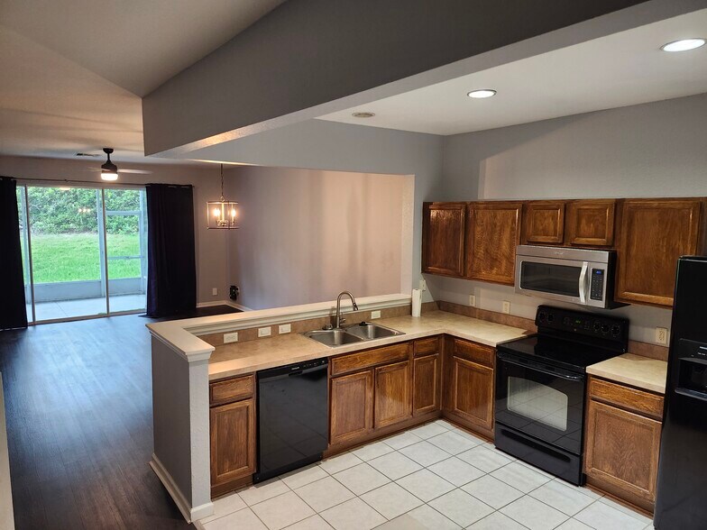 Building Photo - 4170 SW 43rd Cir