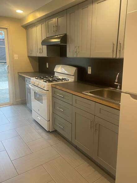 Kitchen 2 - 3044 Amber St