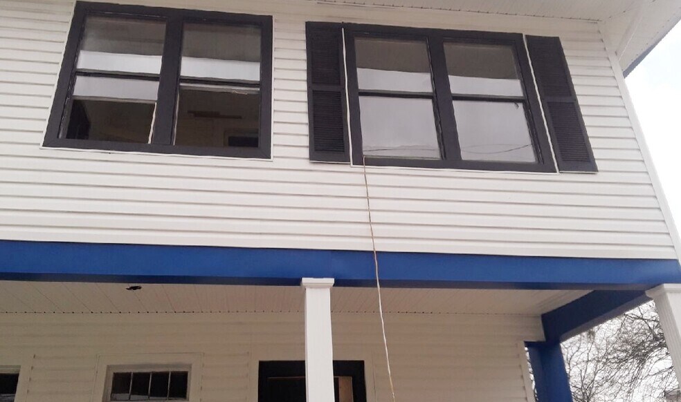 Building Photo - 2511 N Flores St