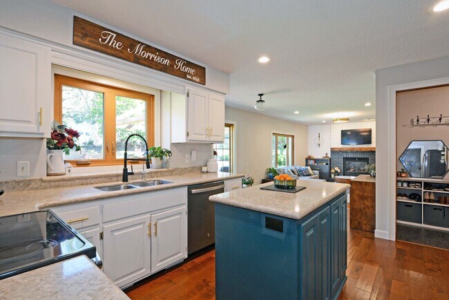 Building Photo - Beautiful 4-Bedroom Home in Vadnais Height...