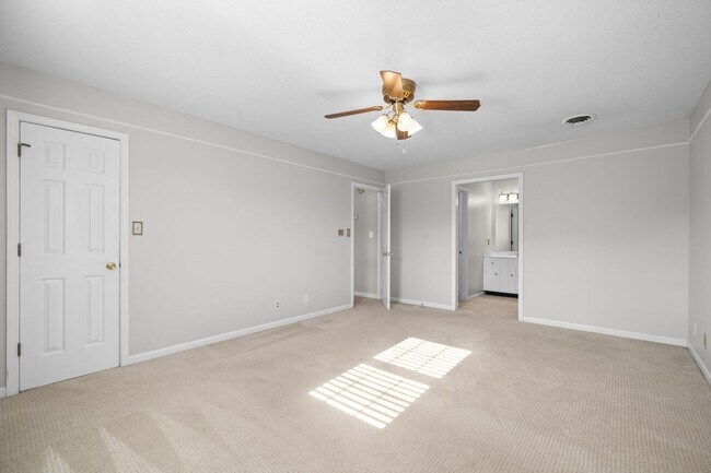 Building Photo - Pet Friendly Three Bedroom in Sango!