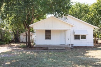 Building Photo - Cute 2 bedroom home!