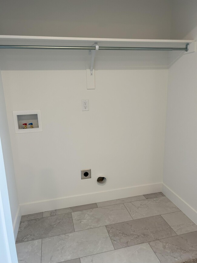Building Photo - 5118 Lakefield Dr