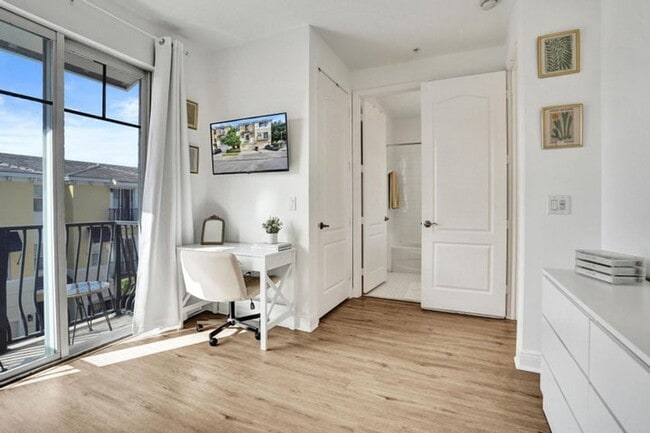 Building Photo - 642 NW 38th Cir