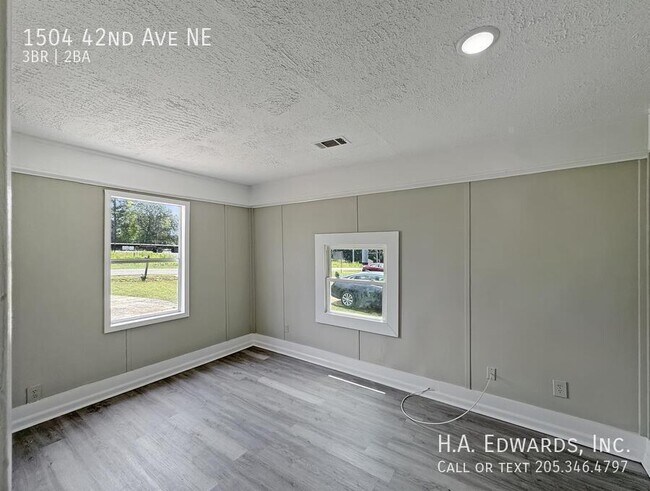 Building Photo - 1504 42nd NE Ave