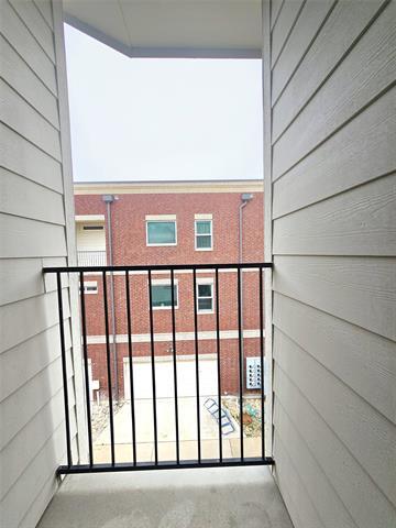 Building Photo - 206 S Village Way