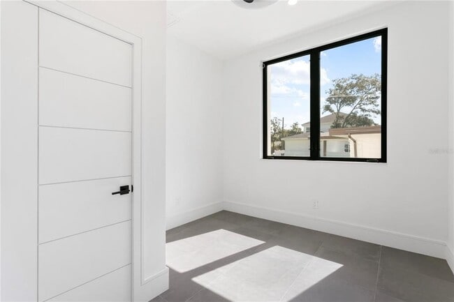Building Photo - 3010 W Trilby Ave