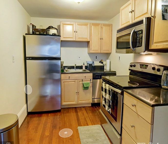 Building Photo - 1061 Beacon St