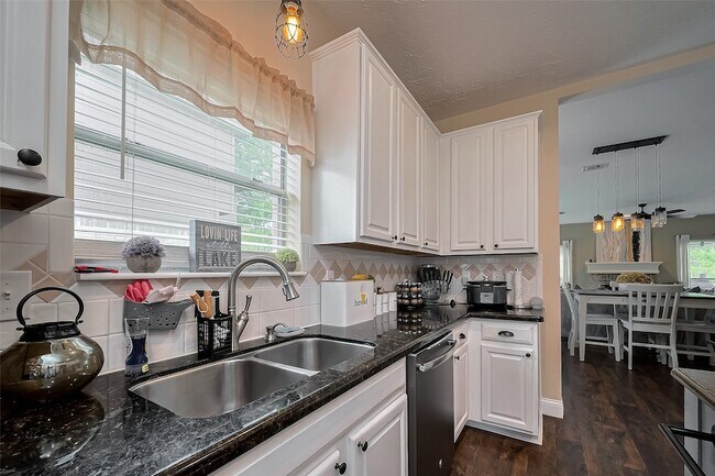 Building Photo - 18914 Hikers Trail Dr