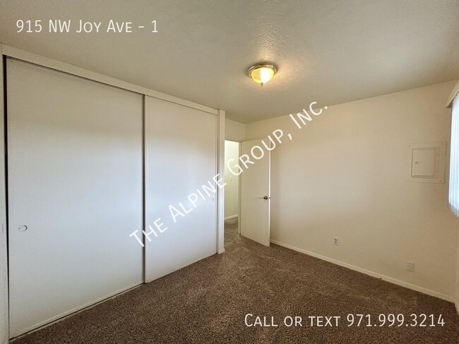 Building Photo - Single Level, 2 Bedroom by Cornell/NW Murr...