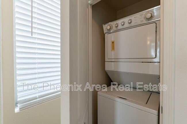 Building Photo - 2401 E Rio Salado Pkwy