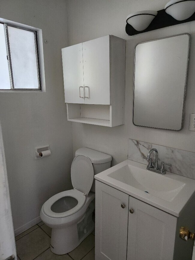 Building Photo - NE Home with pool for rent