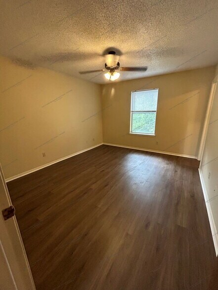 Building Photo - 1413 Grand Oak Dr