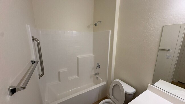 Building Photo - 2350 S Olivewood
