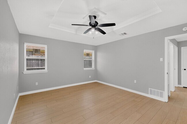 Building Photo - 620 W Stoneybrook Dr