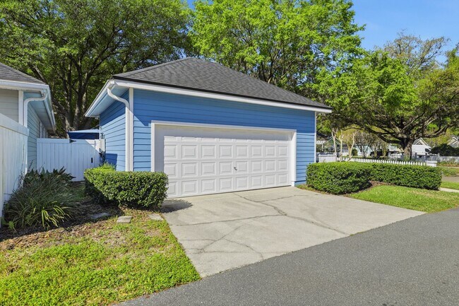 Building Photo - Chickasaw Way in Haile Plantation