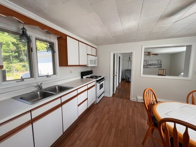 Building Photo - 63A Lakeside Ave