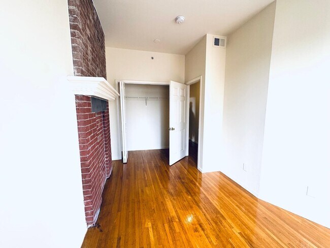 Building Photo - 214 Warren St