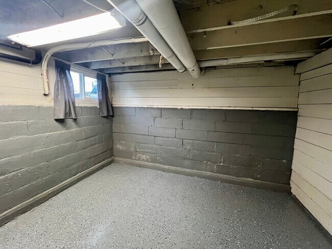 Building Photo - Charming 4-Bedroom Home with Office