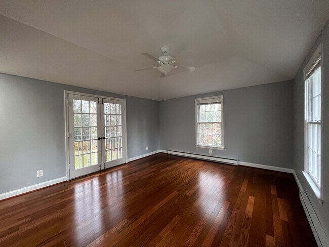 Building Photo - Cool Updated Historic 4/3.5 Farmhouse in Bethesda on Private, 1.5 Acre Lot