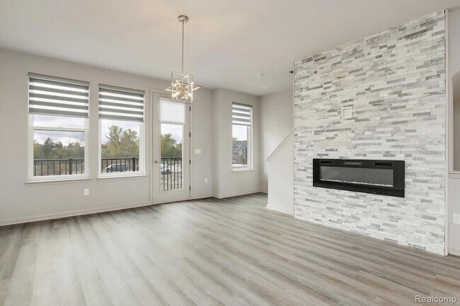 Building Photo - 2151 Park Dr