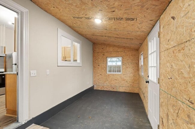 Building Photo - 1709 Ekin Ave