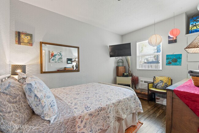 Building Photo - 909 Cedar St