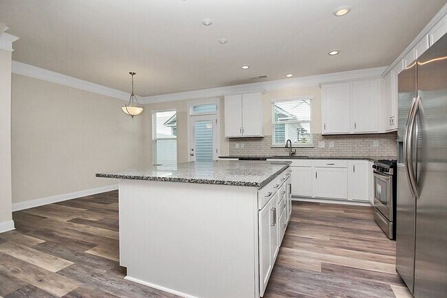 Building Photo - Stunning 3BD/2.5BA Townhome Minutes from Historic Belmont!