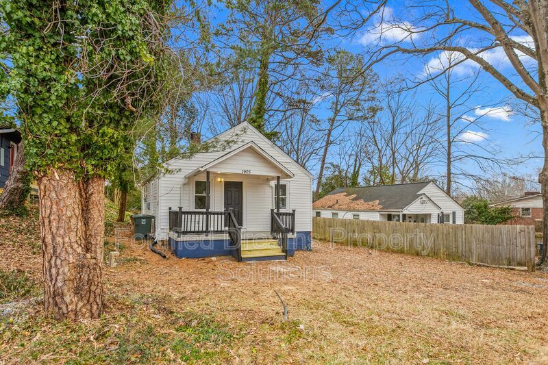 Building Photo - 1903 Larkin St