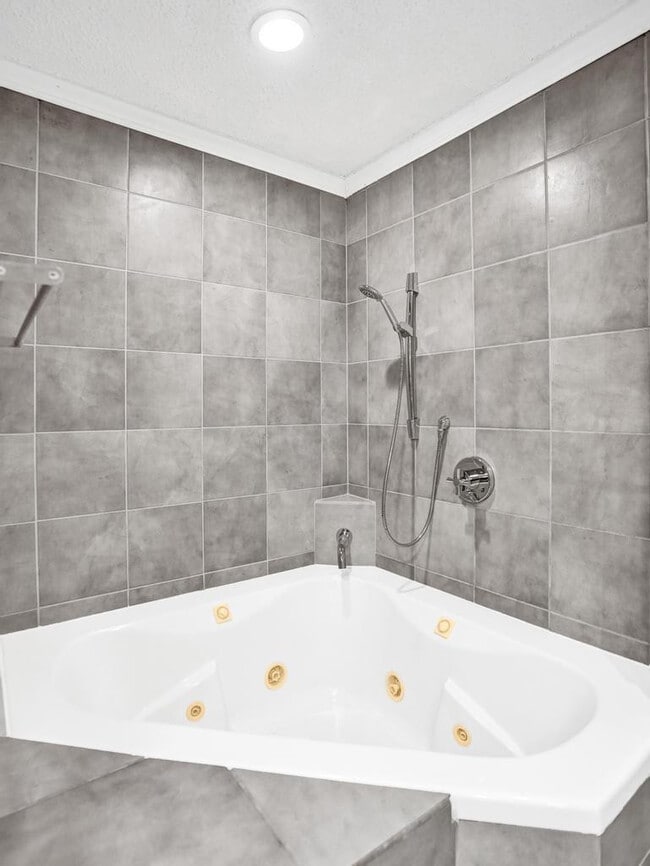 Building Photo - 2632 SE 10th Ct