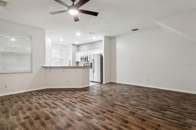 Building Photo - 655 Vallance Way NE