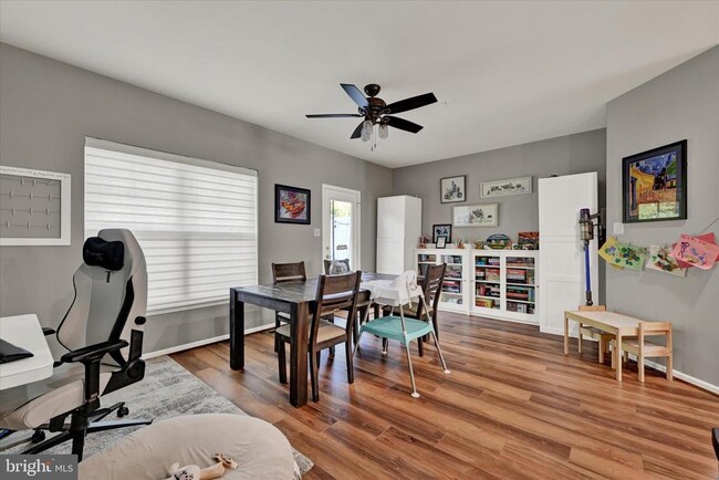 Building Photo - 7650 Lyndon Ct