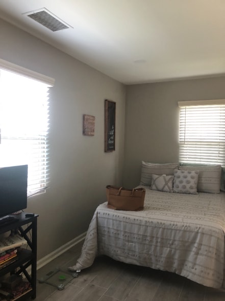 Primary Photo - 17 Nature