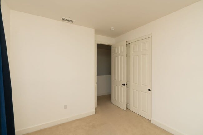 Building Photo - 3 Bedroom Townhome in Crown Point – Pacific Beach