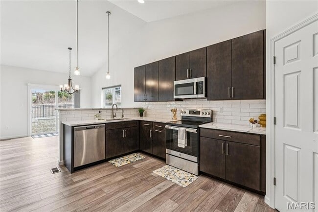 Building Photo - 168 Hidden Bluffs Dr