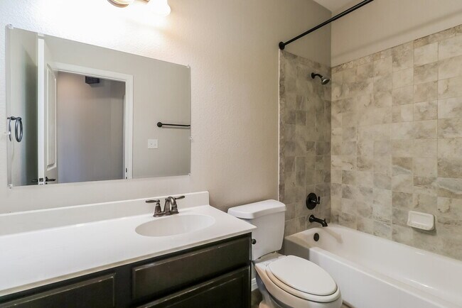 Building Photo - 701 Algerita Dr