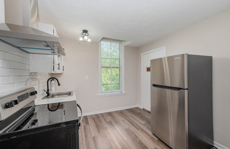Building Photo - 3030 Cleinview Ave